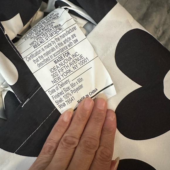 Urban Shop 2-Piece Quilted Comforter set. Twin/XL twin. Geometric Flwrs. NWT - Picture 13 of 16